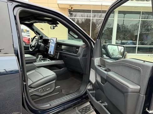 Used 2024 Ford F150 Lightning Lariat image 28