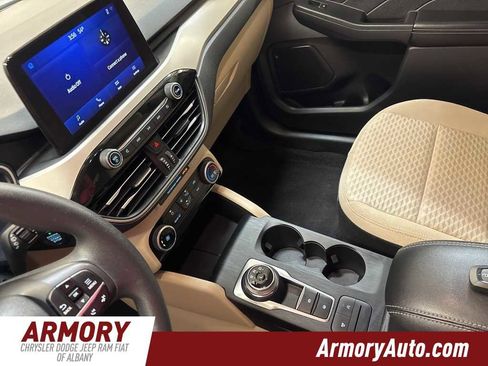 Used 2022 Ford Escape SE image 15
