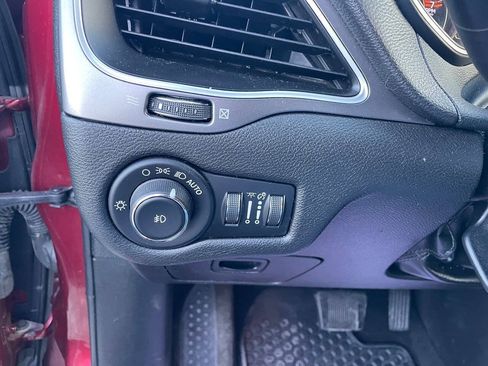 Used 2019 Jeep Cherokee Latitude Plus w/ Cold Weather Group AWD/4WD image 21