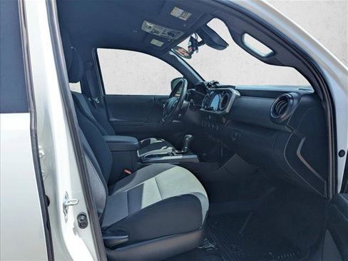 Used 2021 Toyota Tacoma TRD Off-Road w/ Technology Package AWD/4WD image 18