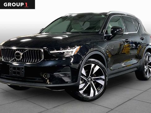 Used 2023 Volvo XC40 B5 Plus w/ Climate Package AWD/4WD image 1