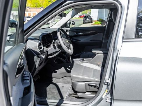 Used 2025 Chevrolet TrailBlazer LT w/ Driver Confidence Package AWD/4WD image 23