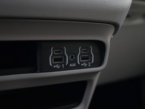 Used 2024 Chrysler Pacifica Touring-L image 20