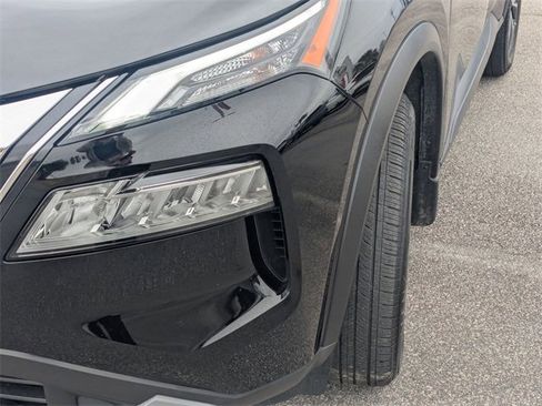 Used 2023 Nissan Rogue SV image 9