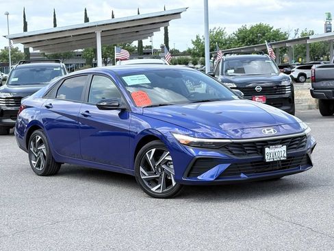 New 2025 Hyundai Elantra SEL FWD image 2