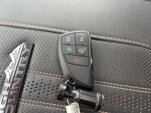 Used 2025 Chevrolet Silverado 2500 High Country w/ Technology Package image 69