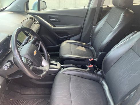 Used 2020 Chevrolet Trax LT w/ LT Convenience Package image 8