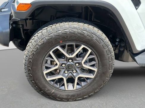 New 2026 Jeep Wrangler Unlimited Sahara AWD/4WD image 11