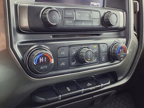 Used 2018 Chevrolet Silverado 1500 LT w/ LT Eassist Package image 11