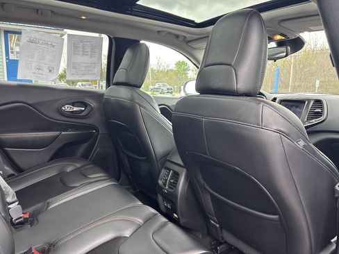 Used 2021 Jeep Cherokee Trailhawk w/ Sun, Sound & Nav Group AWD/4WD image 23