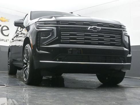 New 2026 Chevrolet Suburban High Country image 3