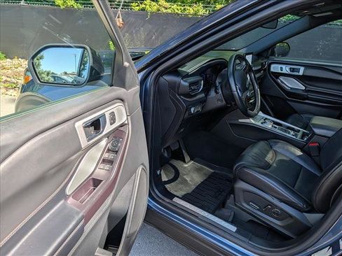 Used 2020 Ford Explorer Platinum w/ Premium Technology Package AWD/4WD image 32