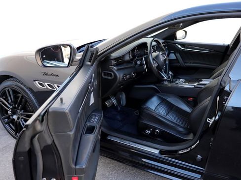 Used 2022 Maserati Quattroporte Modena image 2