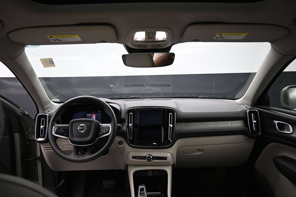Used 2023 Volvo XC40 B5 Plus AWD/4WD image 28