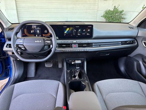 Used 2025 Kia K4 FWD image 33