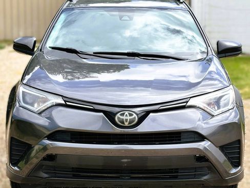Used 2017 Toyota RAV4 LE FWD image 3