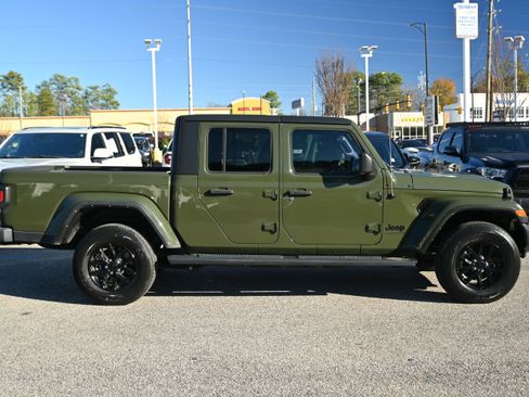 Used 2022 Jeep Gladiator Sport image 16