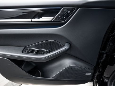 Certified 2025 Porsche Macan 4 Electric image 17