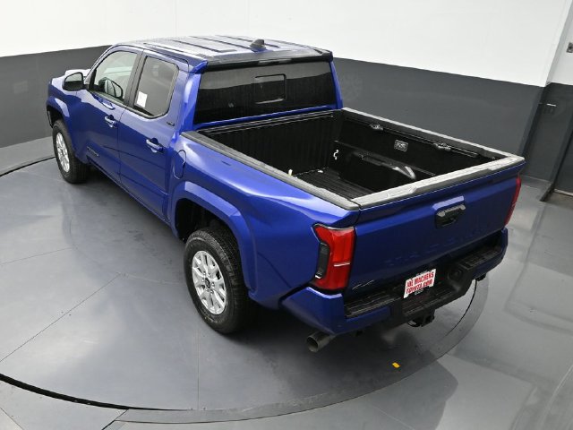 Used 2025 Toyota Tacoma SR5 w/ SR5 Upgrade Package AWD/4WD image 26