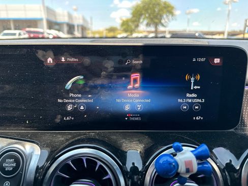 Used 2021 Mercedes-Benz GLB 250 w/ Premium Package image 13