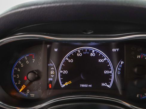 Used 2020 Jeep Grand Cherokee Altitude image 15