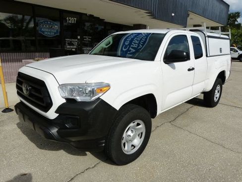 Used 2022 Toyota Tacoma SR RWD image 2