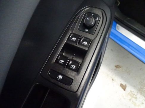 Used 2023 Volkswagen Taos SEL image 10