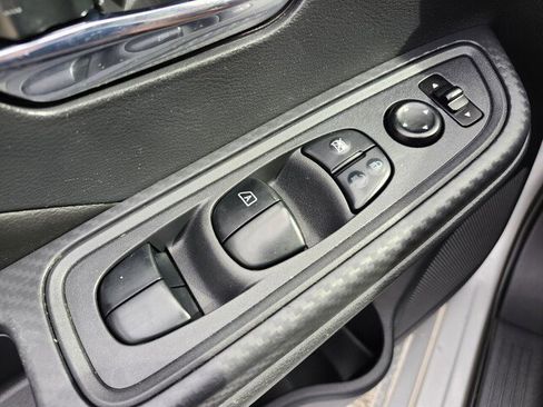 Used 2020 Nissan Versa SV image 24