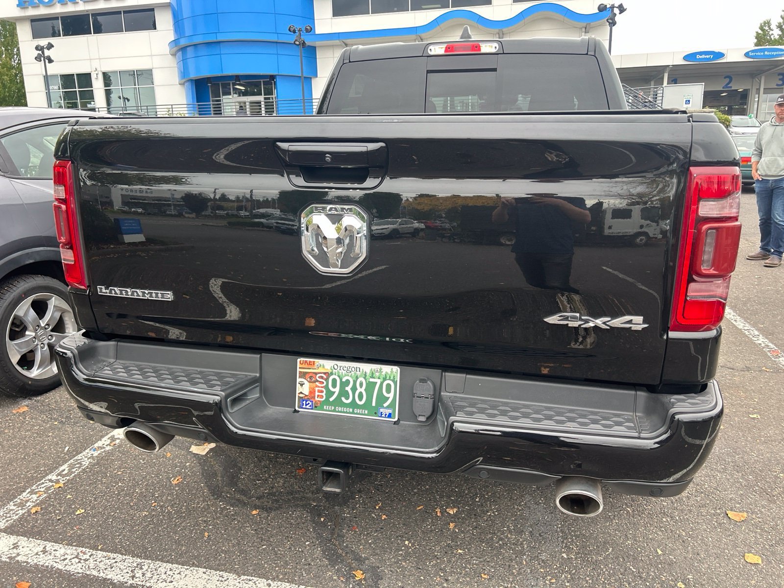 Used 2024 RAM 1500 Laramie AWD/4WD image 5