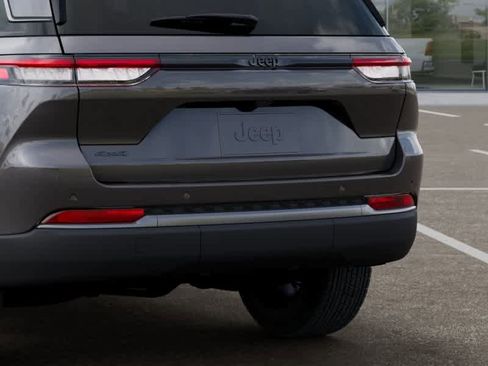 New 2026 Jeep Grand Cherokee Altitude AWD/4WD image 13