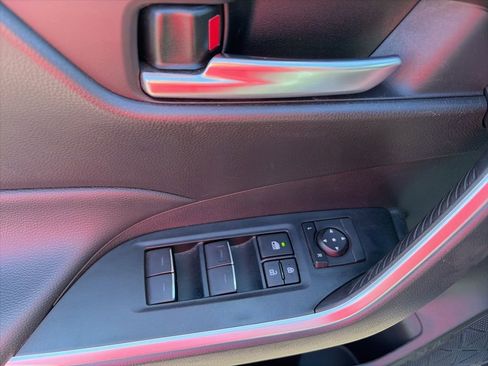 Used 2025 Toyota RAV4 XLE AWD/4WD image 12