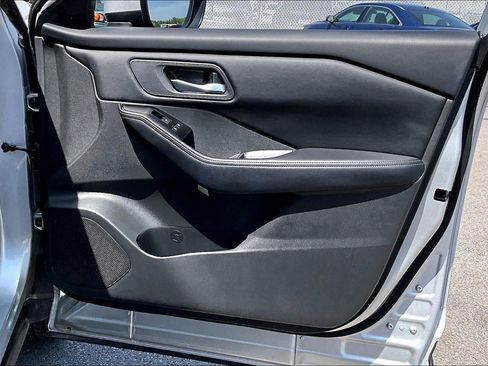 Used 2025 Nissan Rogue SV FWD image 24