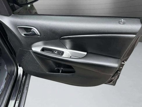 Used 2018 Dodge Journey SE w/ Blacktop Package image 38