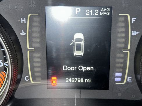 Used 2015 Jeep Cherokee Sport image 22