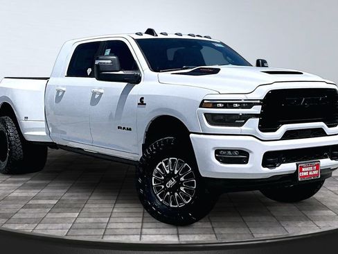New 2026 RAM 3500 Laramie AWD/4WD image 39