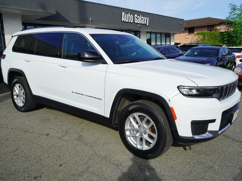 Used 2023 Jeep Grand Cherokee L Laredo RWD image 3
