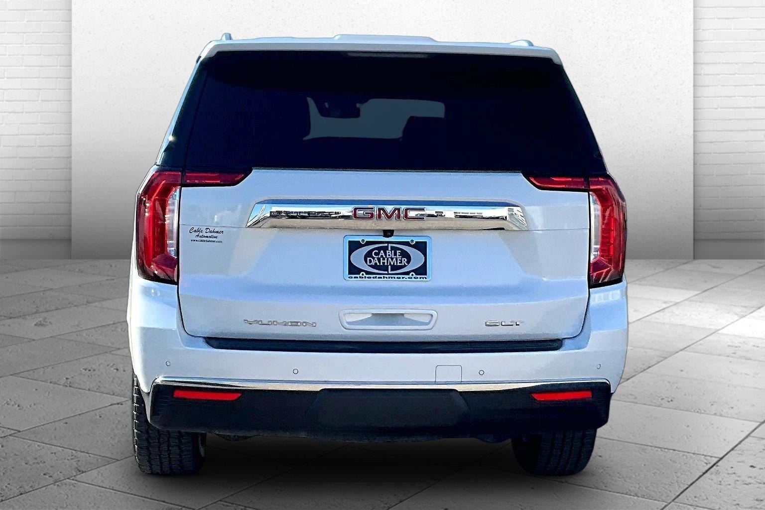 Used 2024 GMC Yukon XL SLT w/ SLT Luxury Package AWD/4WD image 3