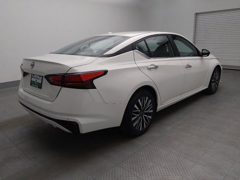 Used 2025 Nissan Altima 2.5 SV FWD image 9