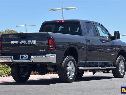 Used 2025 RAM 2500 Big Horn AWD/4WD image 4
