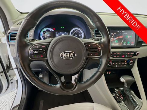Certified 2017 Kia Niro Touring image 12