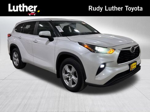 Used 2023 Toyota Highlander LE AWD/4WD image 1