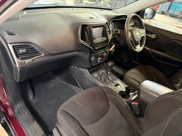 Used 2019 Jeep Cherokee Latitude w/ Popular Appearance Group AWD/4WD image 34