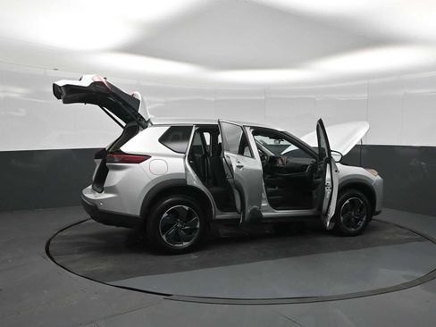 Used 2025 Nissan Rogue SV AWD/4WD image 28