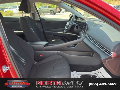 Used 2025 Hyundai Elantra SEL image 8