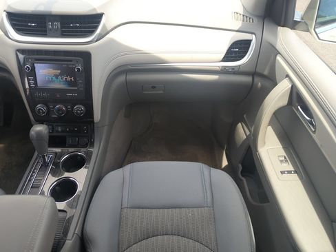 Used 2015 Chevrolet Traverse LT w/ Style and Technology Package FWD image 16