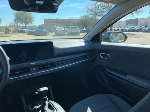 Used 2025 Kia K4 LXS image 70