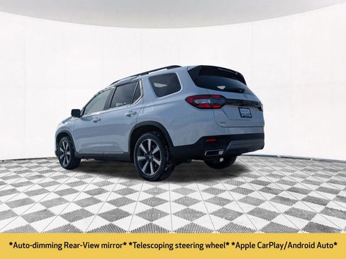 Used 2025 Honda Pilot Touring image 13