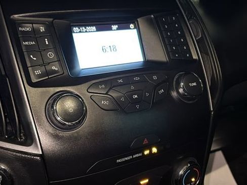 Used 2019 Ford Edge SE image 18