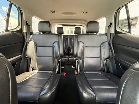 Used 2021 GMC Acadia SLT w/ LPO, Black Accent Package FWD image 28