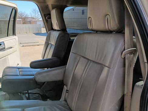 Used 2017 Lincoln Navigator L Select image 12